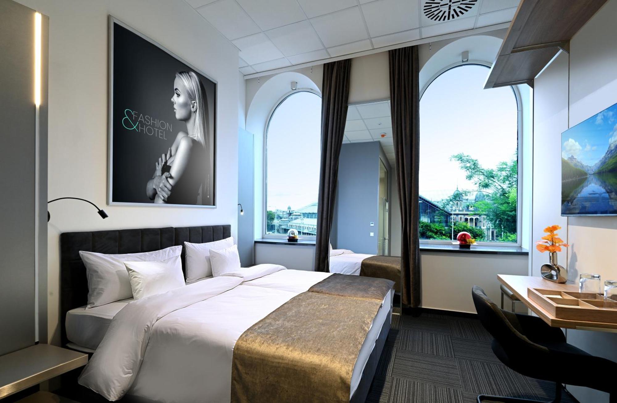 Fashion City Hotel Superior บูดาเปสต์ ภายนอก รูปภาพ